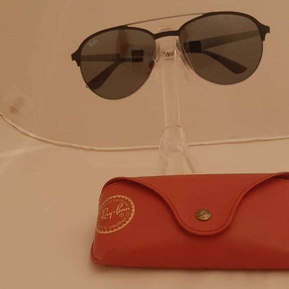 Ray-Ban sunglasses - New with case - Picture 1 of 2